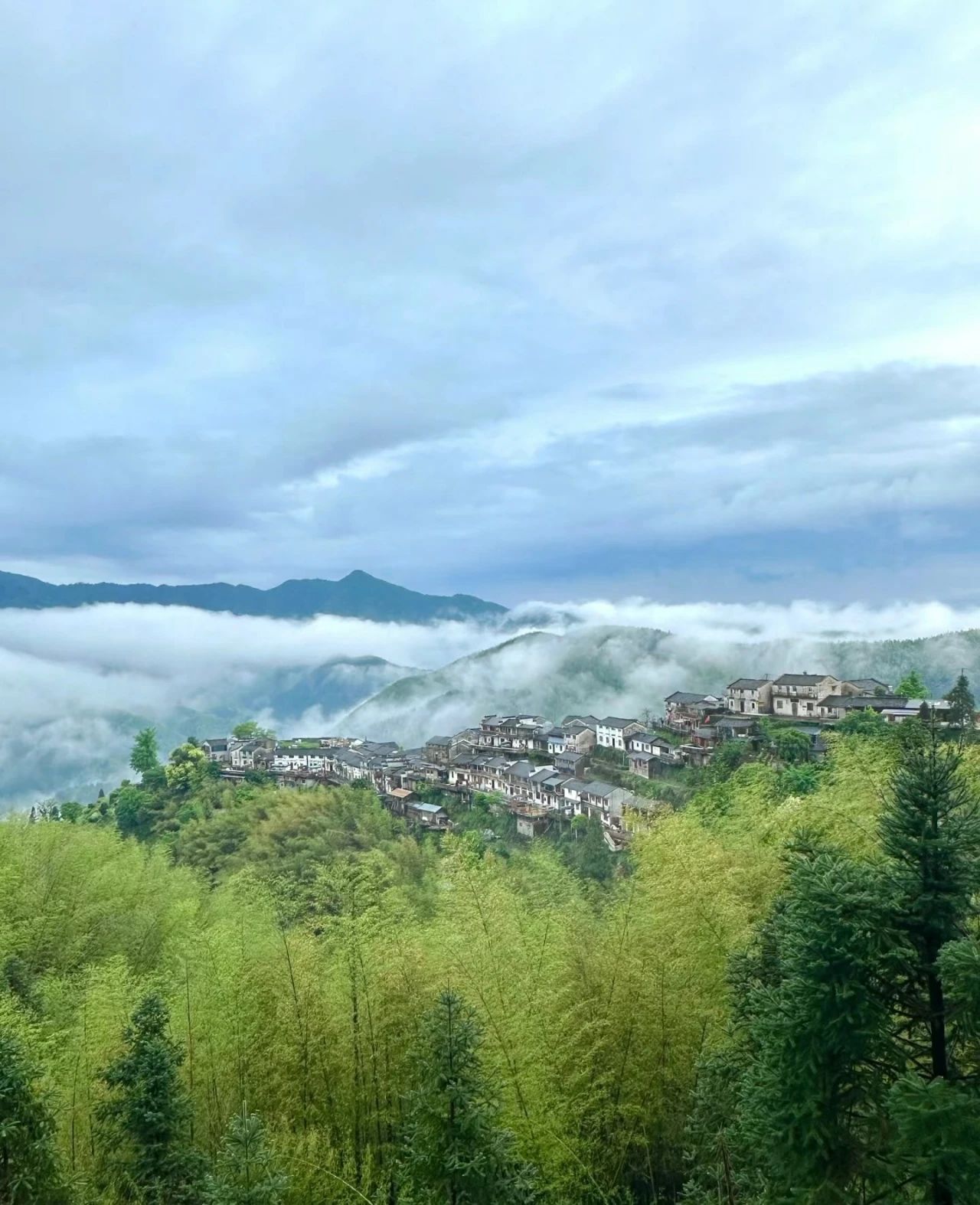 Ancient villages isolated on the cliffs - Mulizhuang