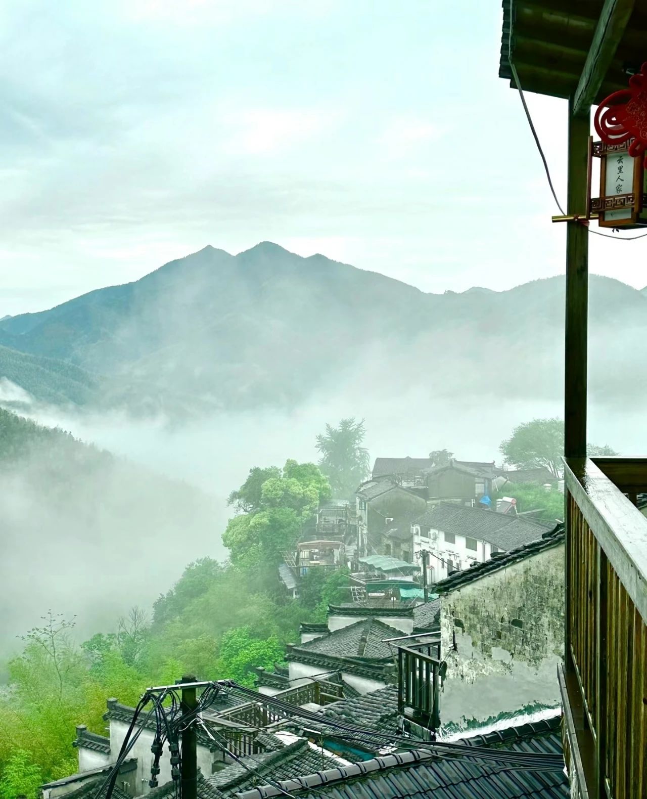 Ancient villages isolated on the cliffs - Mulizhuang