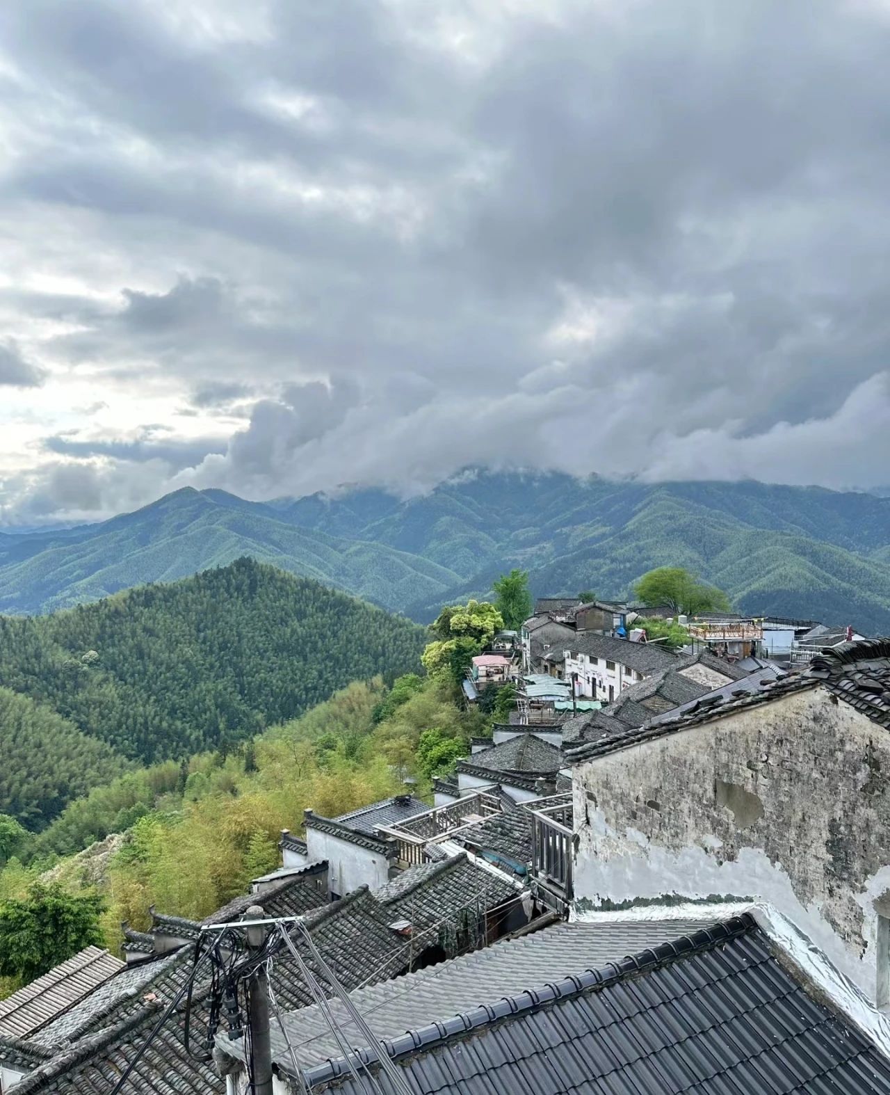 Ancient villages isolated on the cliffs - Mulizhuang