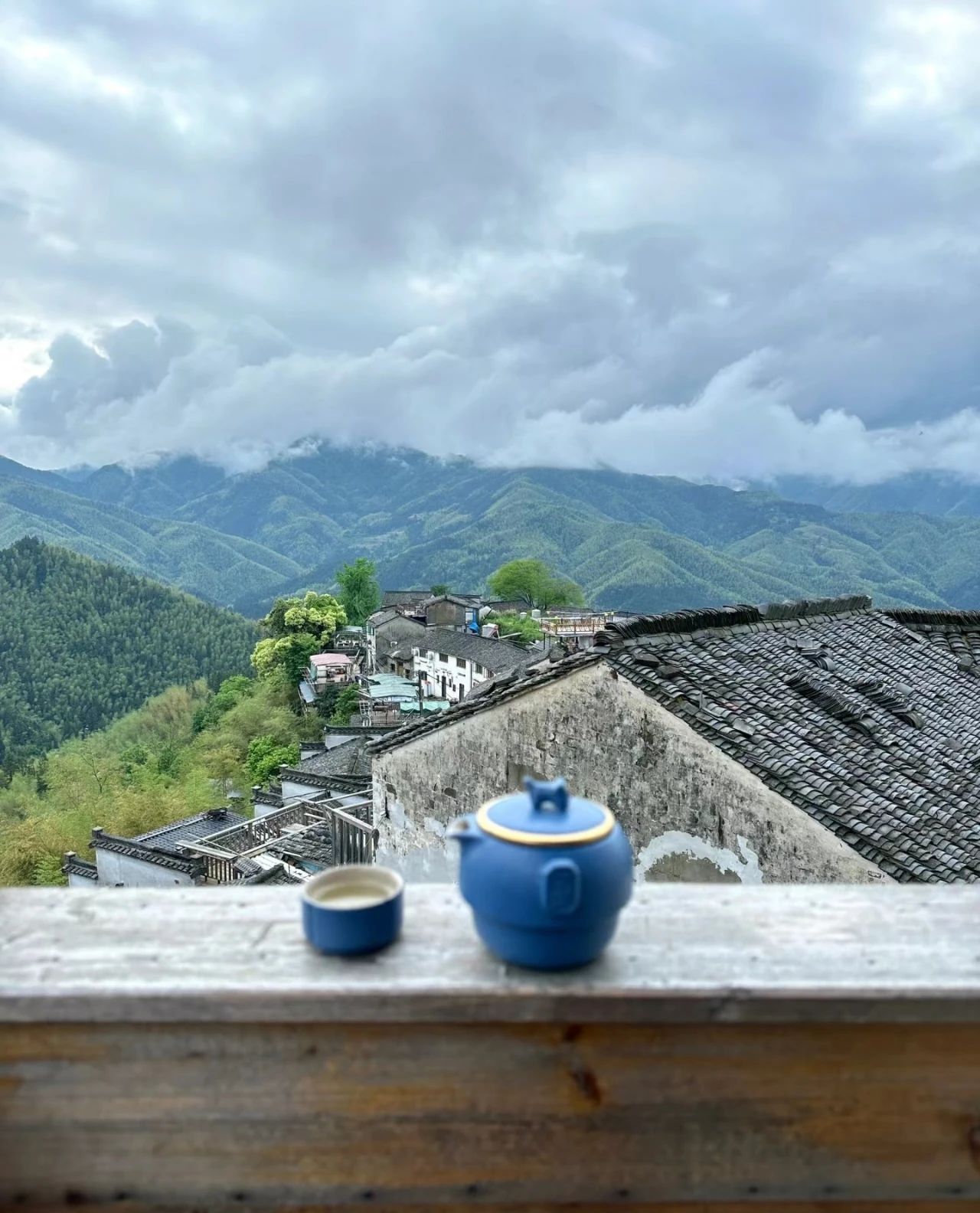 Ancient villages isolated on the cliffs - Mulizhuang