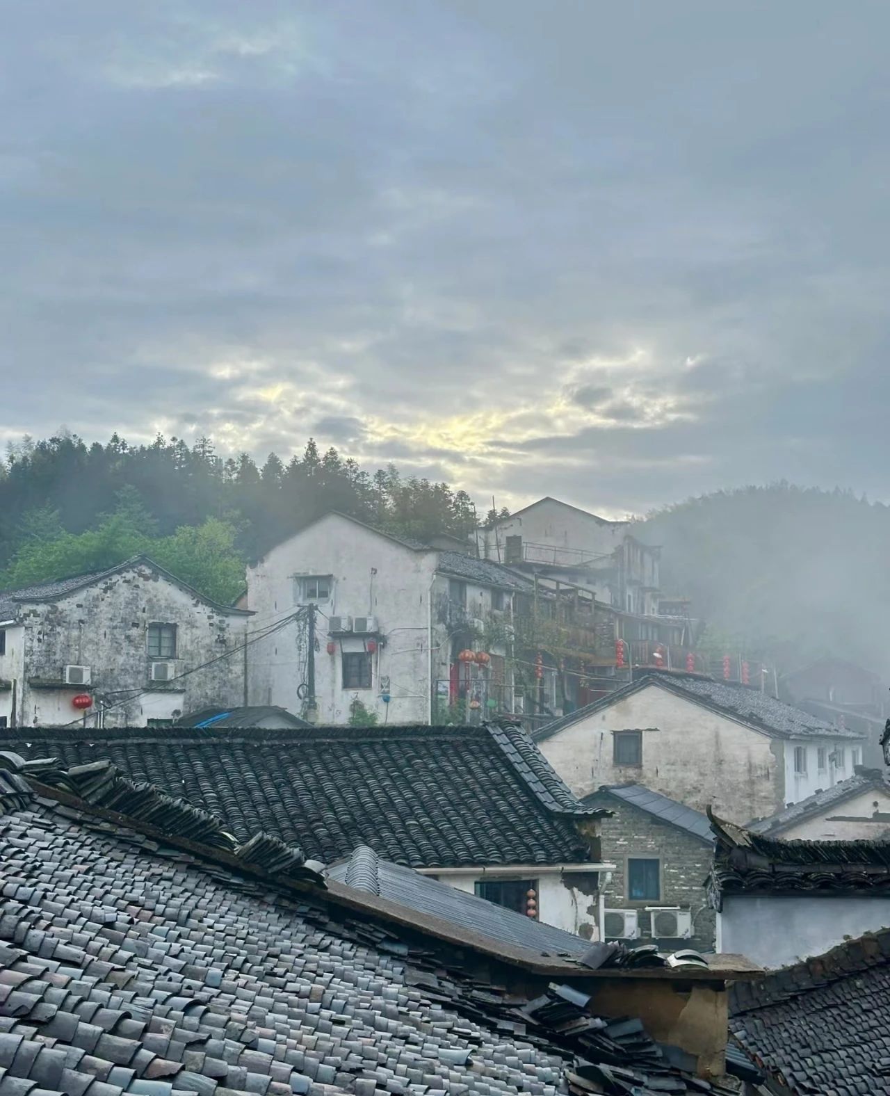 Ancient villages isolated on the cliffs - Mulizhuang