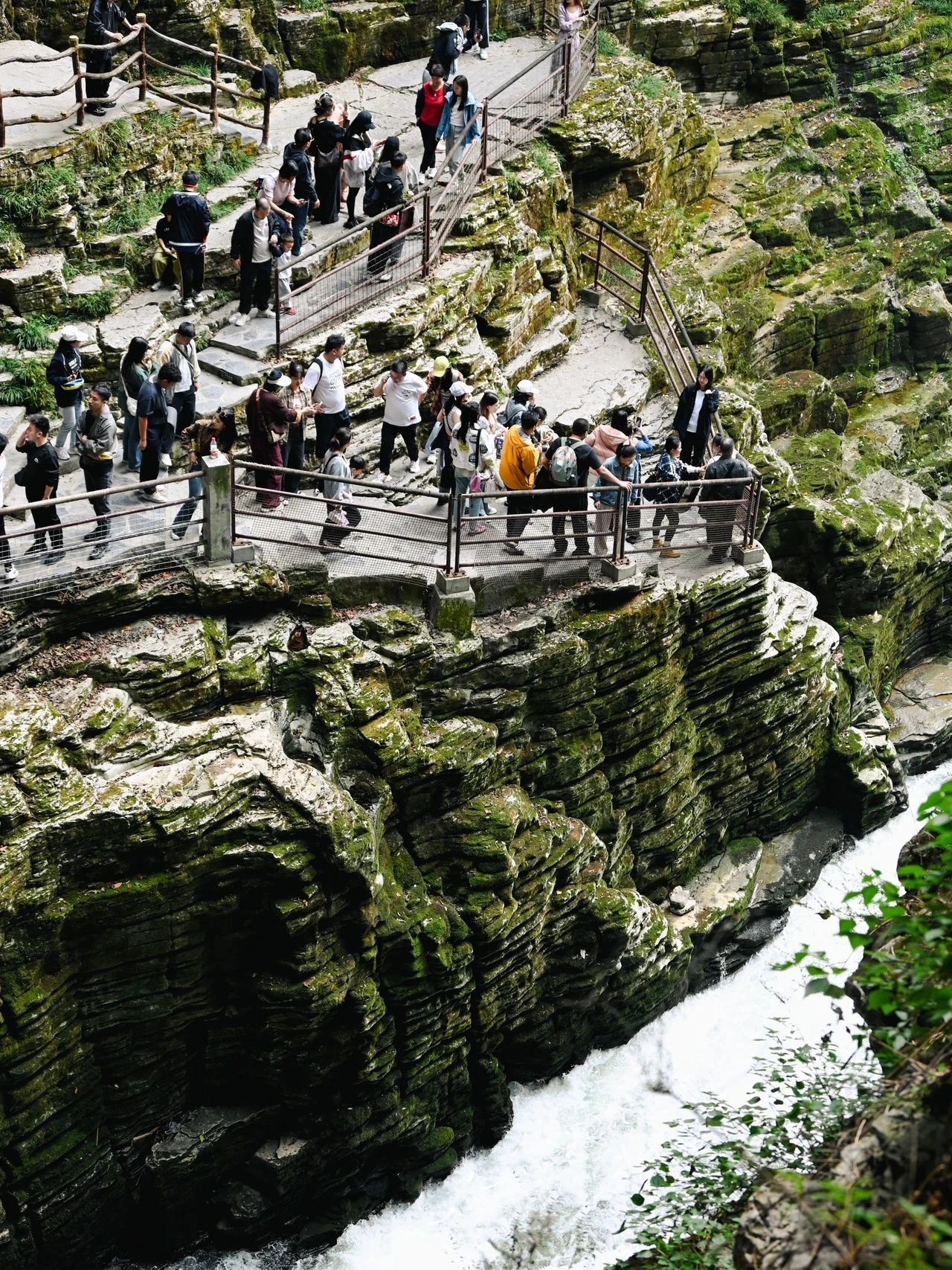 Tenglong Cave, the largest cave that has been proved in China