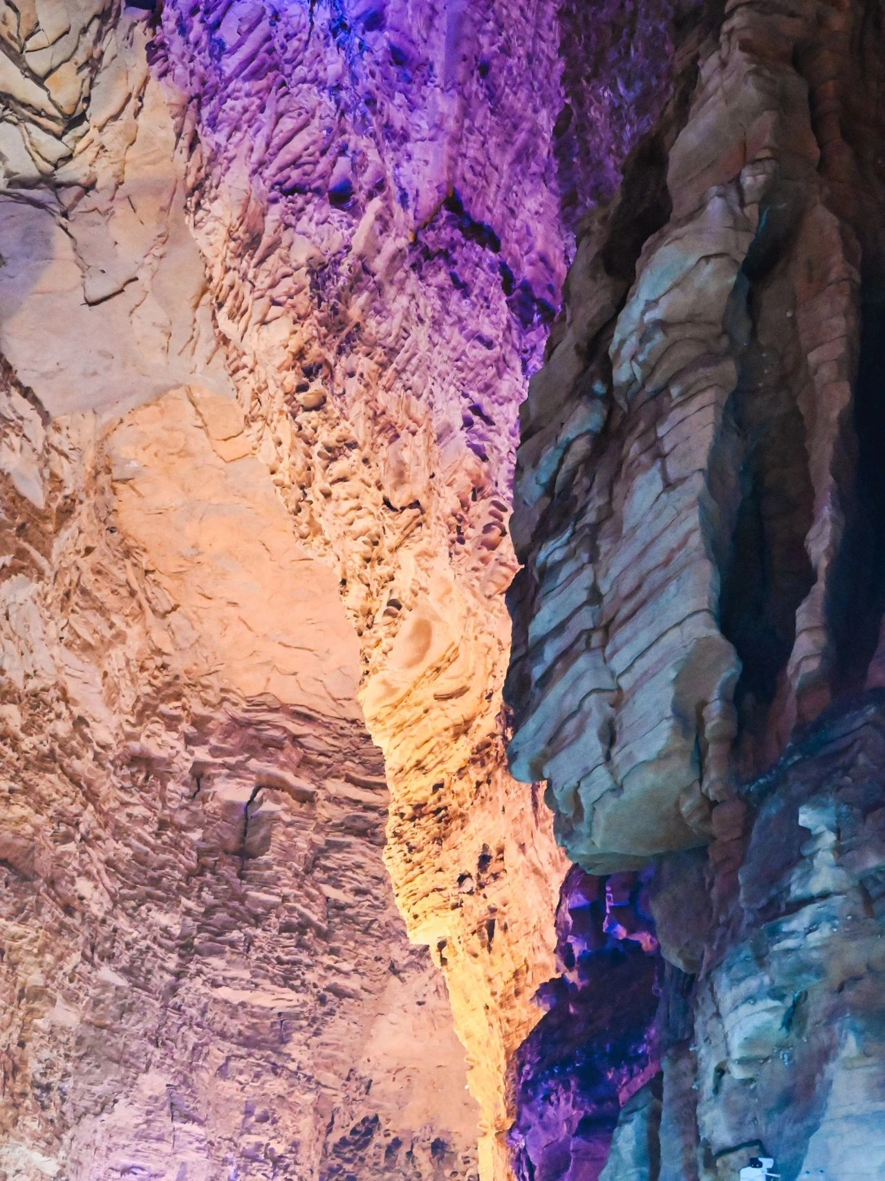 Tenglong Cave, the largest cave that has been proved in China