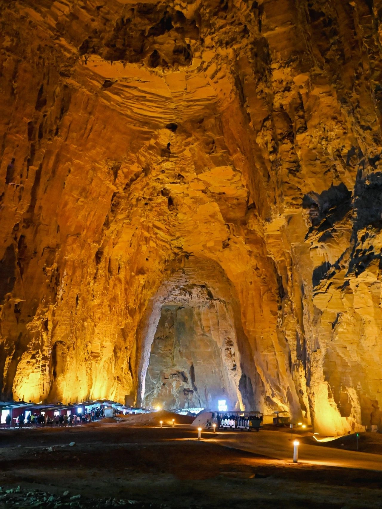 Tenglong Cave, the largest cave that has been proved in China