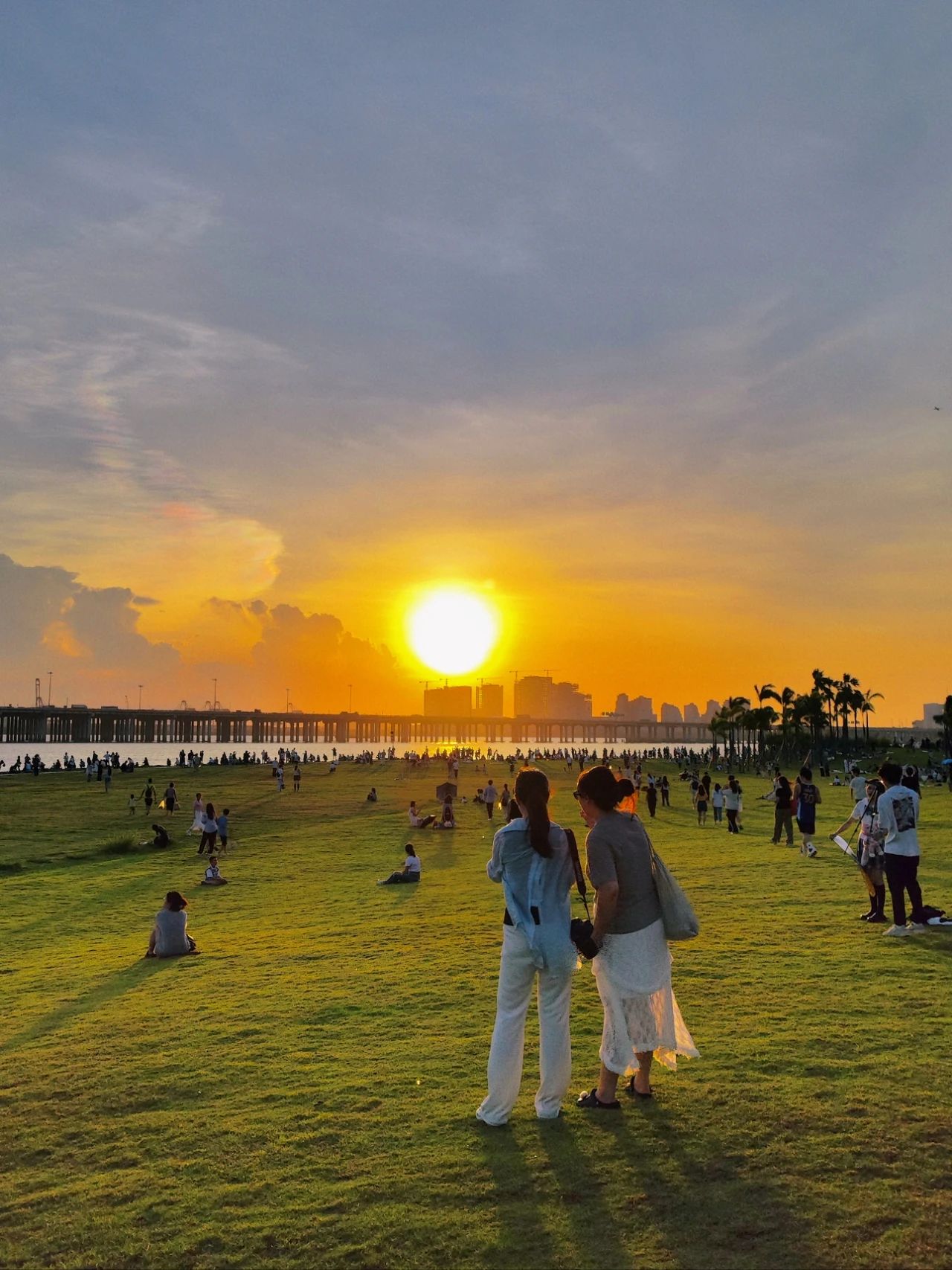 The seaside sunset park-Qianhai Performing Arts Park 