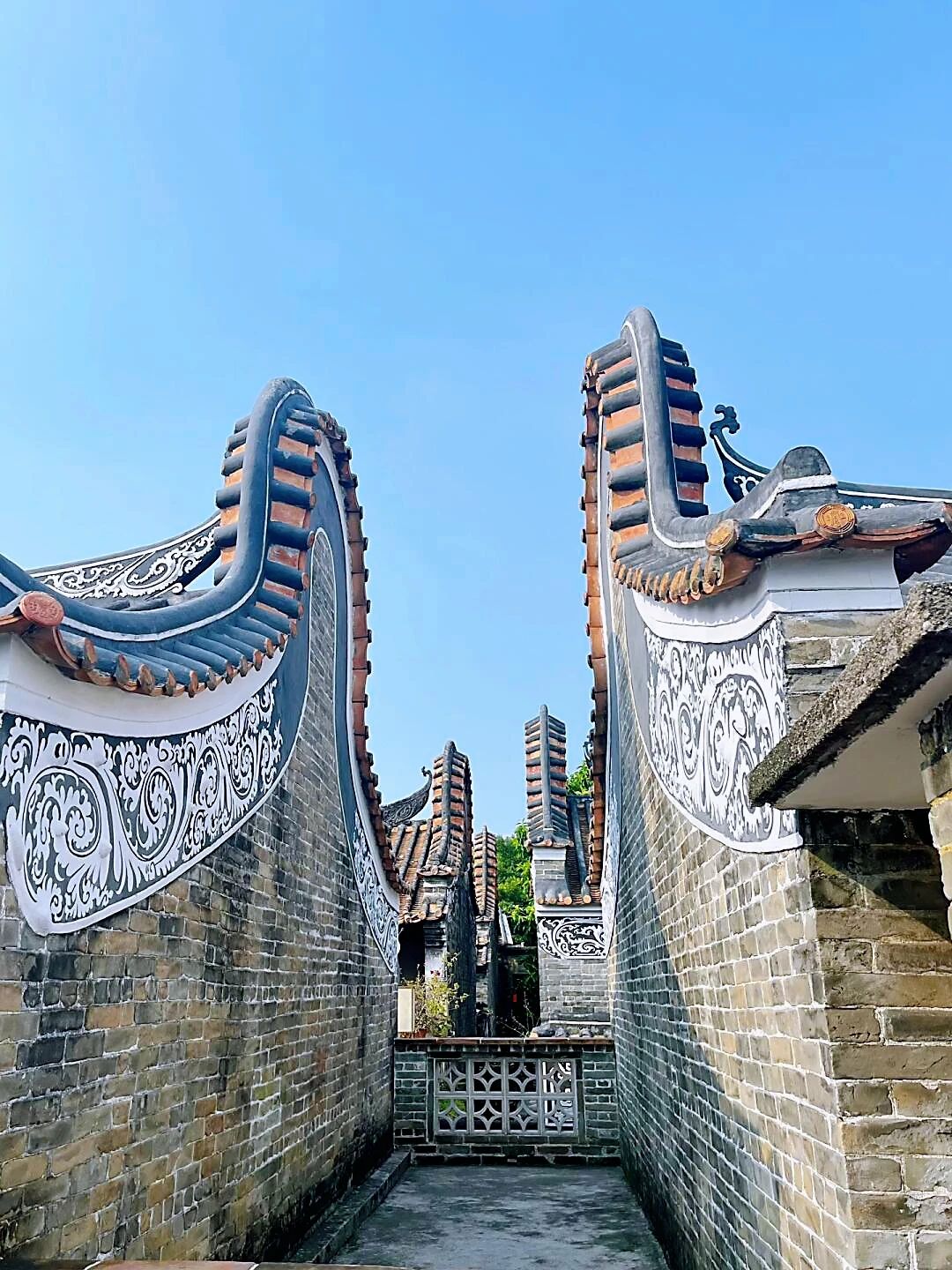 A well-preserved century-old village in Guangdong