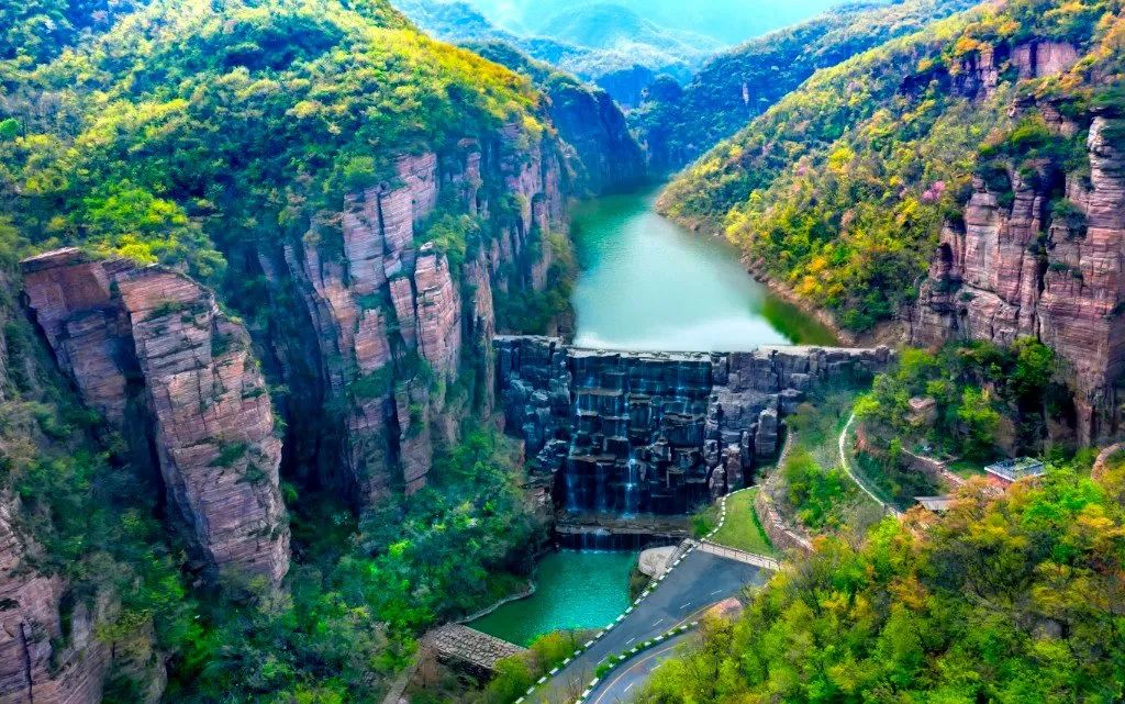 China's only bankrupt 5A scenic spot: debt of 400 million not to raise prices, not to rip off customers! Mineral water only sells for 1 yuan, beautiful as a fairyland