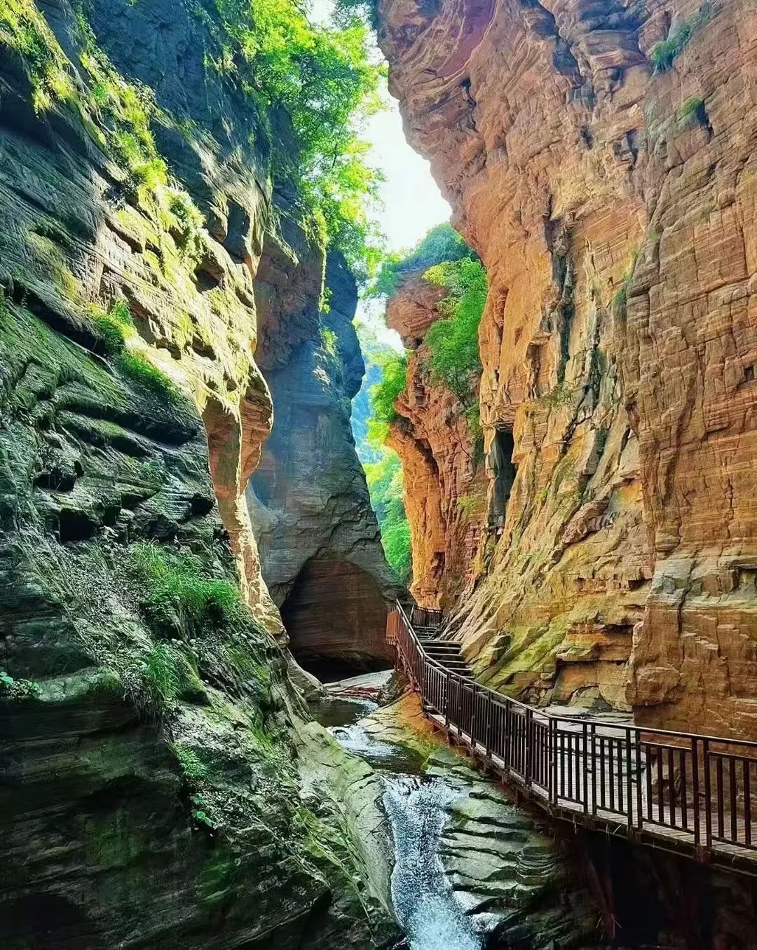 Longtan Grand Canyon, China's only bankrupt 5A scenic spot