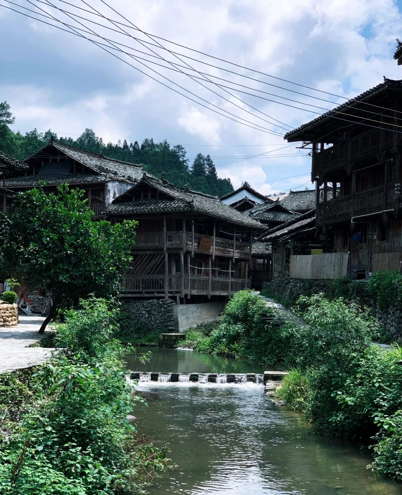 Hidden in the green mountains and waters of the paradise - Dali Dong Village