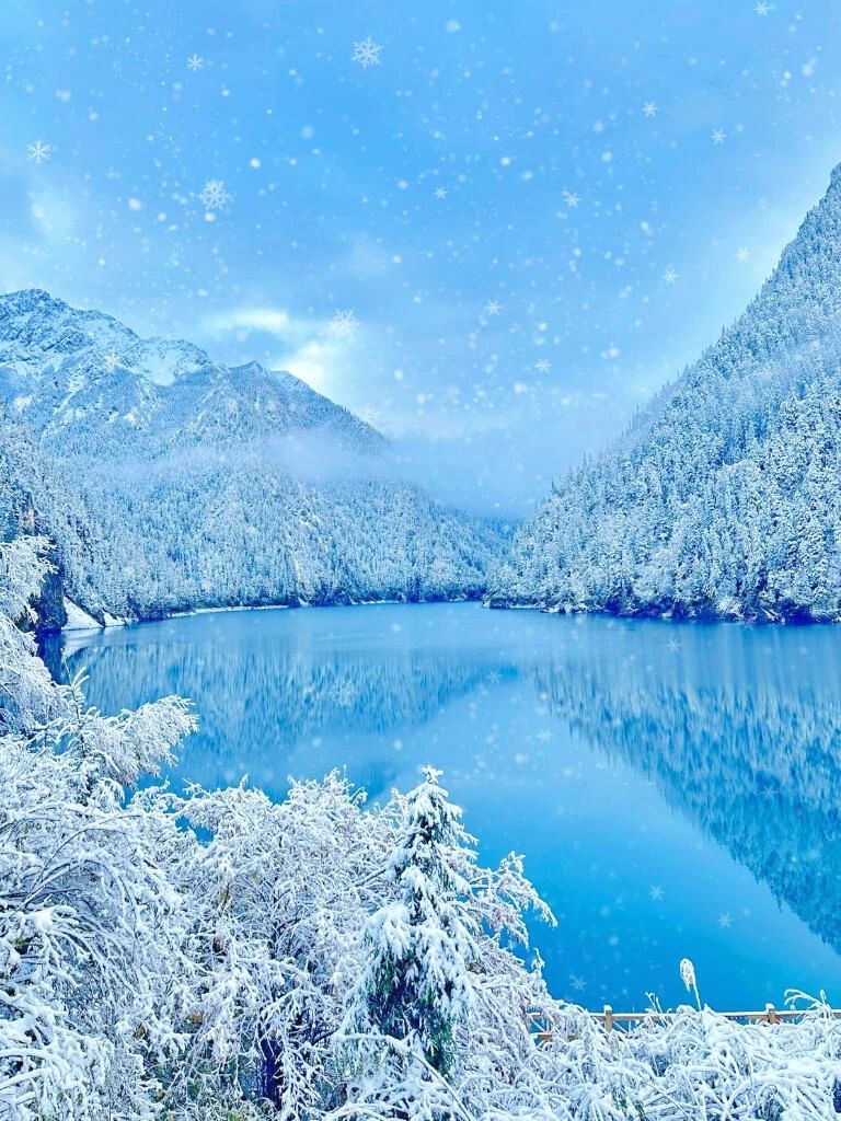 Is Jiuzhaigou worth visiting in winter?