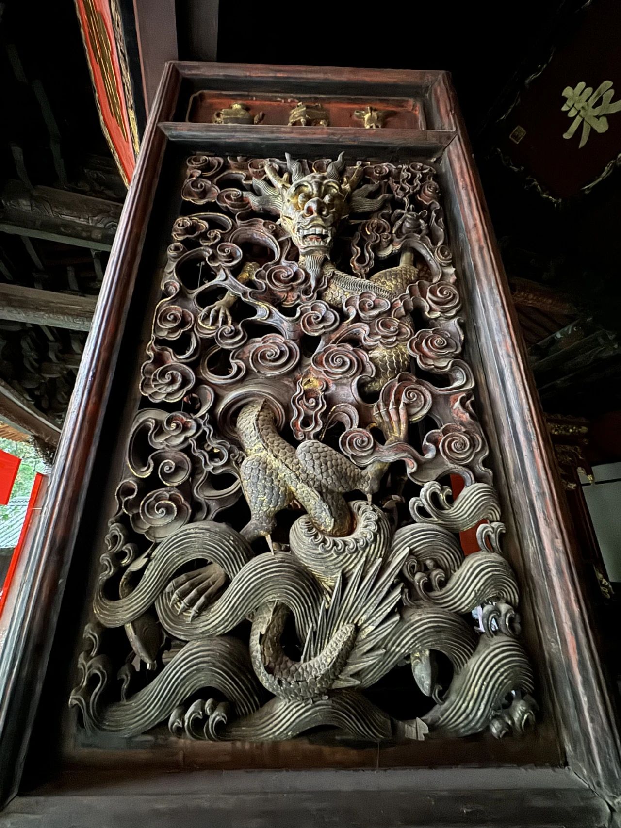  Jianshui Literature Temple's twenty-two wooden screen doors