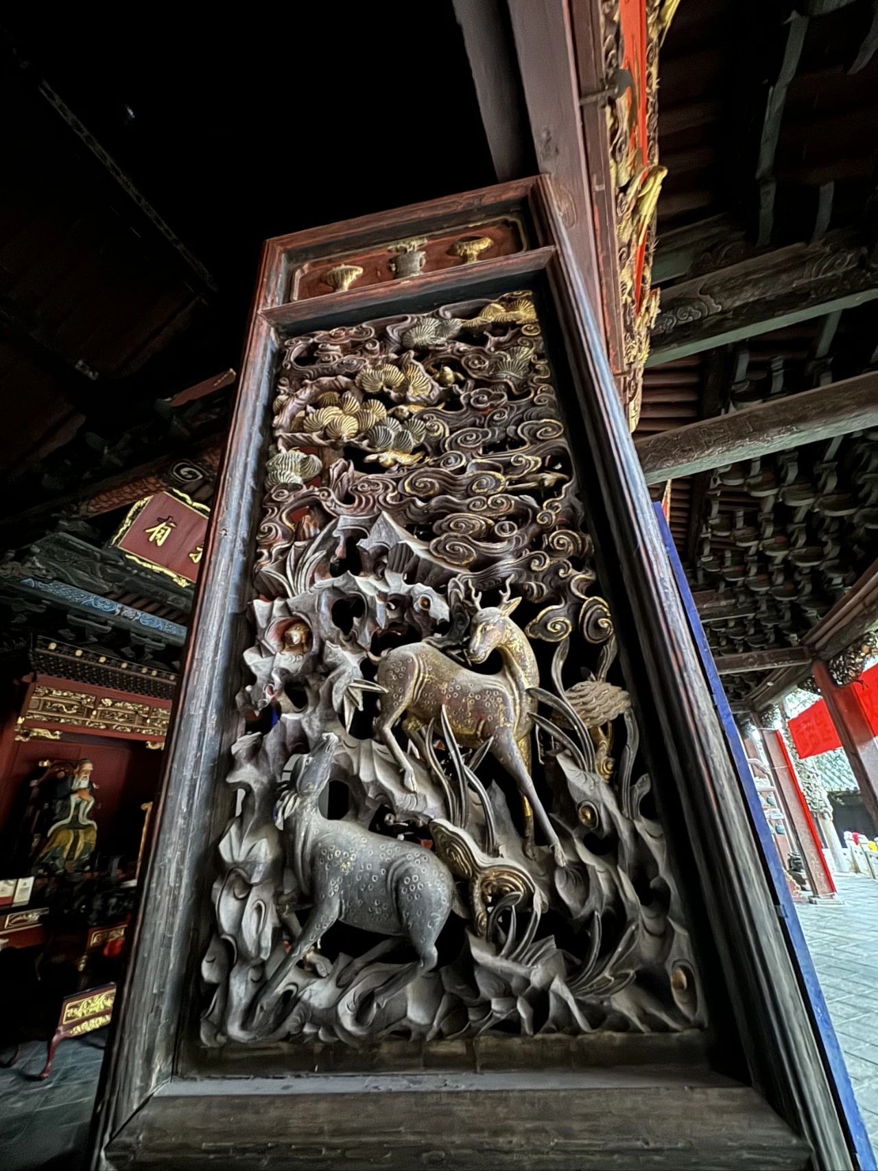  Jianshui Literature Temple's twenty-two wooden screen doors