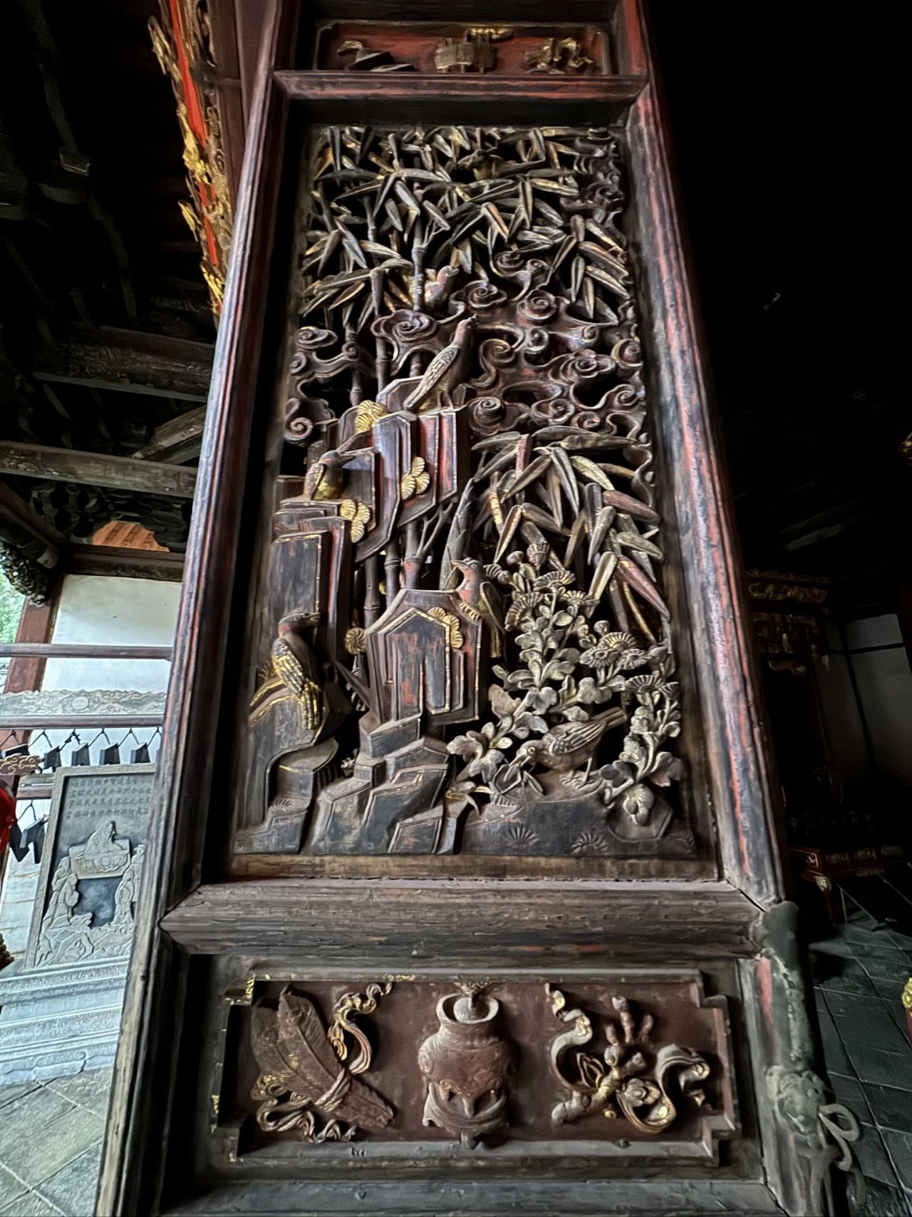  Jianshui Literature Temple's twenty-two wooden screen doors