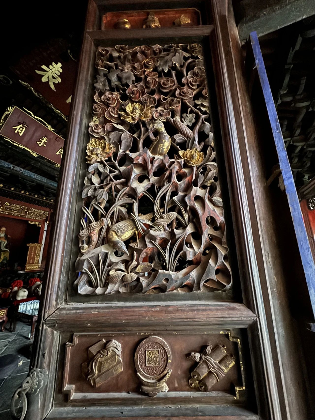  Jianshui Literature Temple's twenty-two wooden screen doors