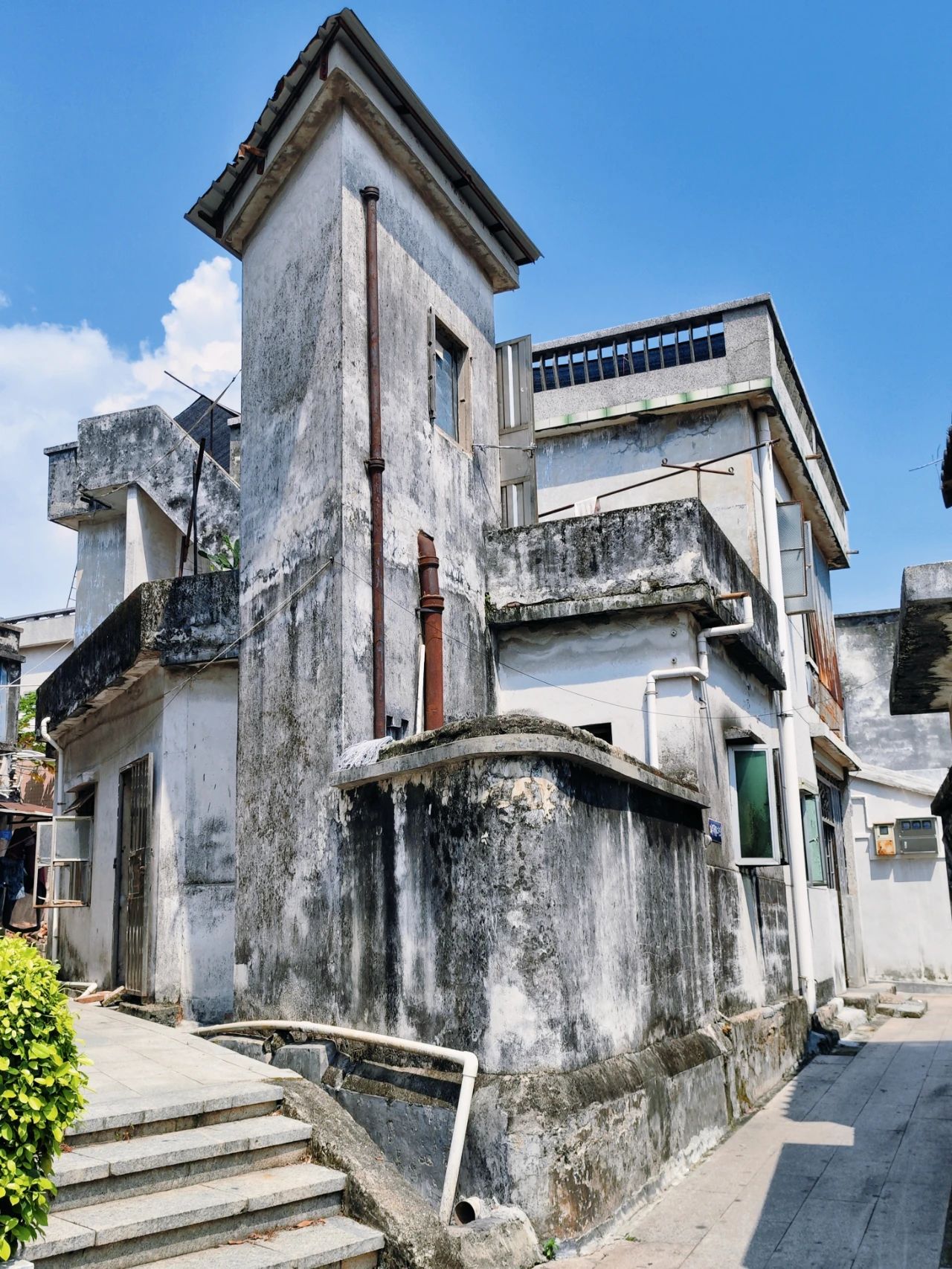 Fenghuang Ancient Village is an ancient Guangfu village with a history of more than 700 years.