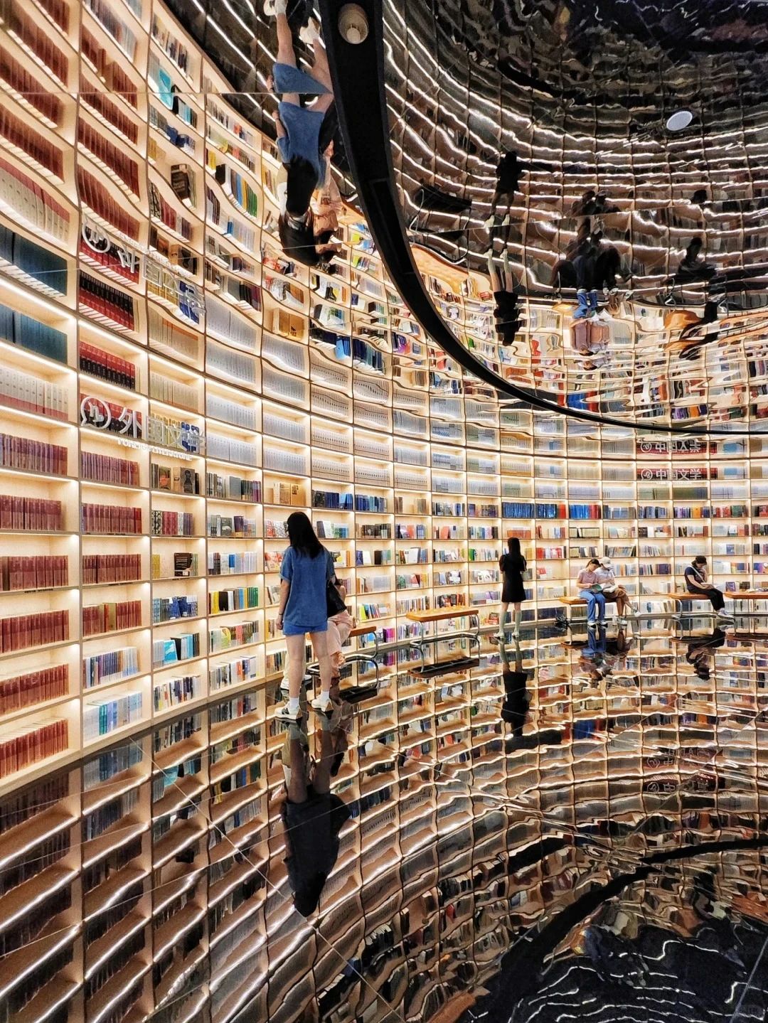 Shenzhen's newest internet celebrity bookstore, mirror design photo absolute!