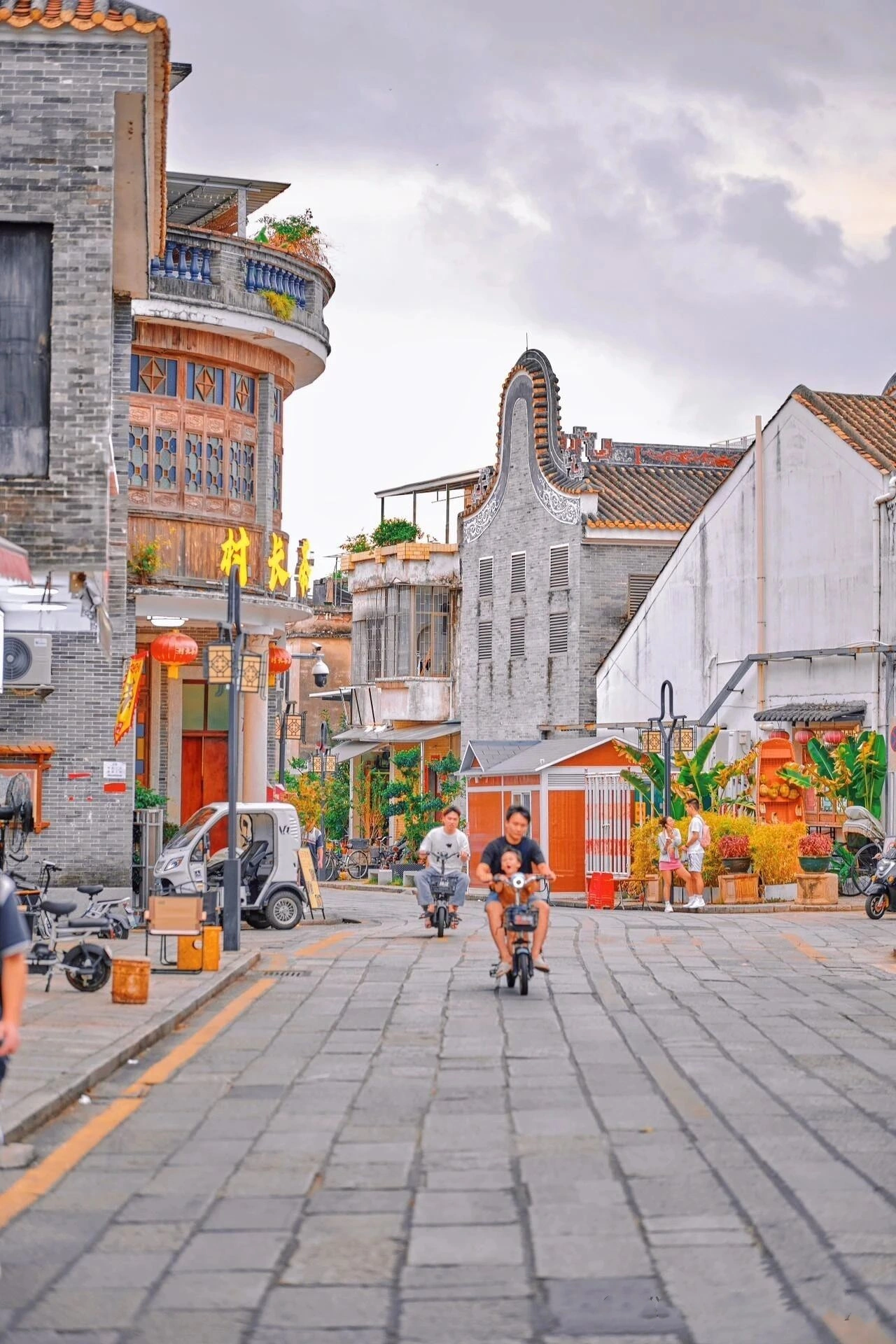 the streets of the ancient town stone road, Lingnan flavor can not hide!