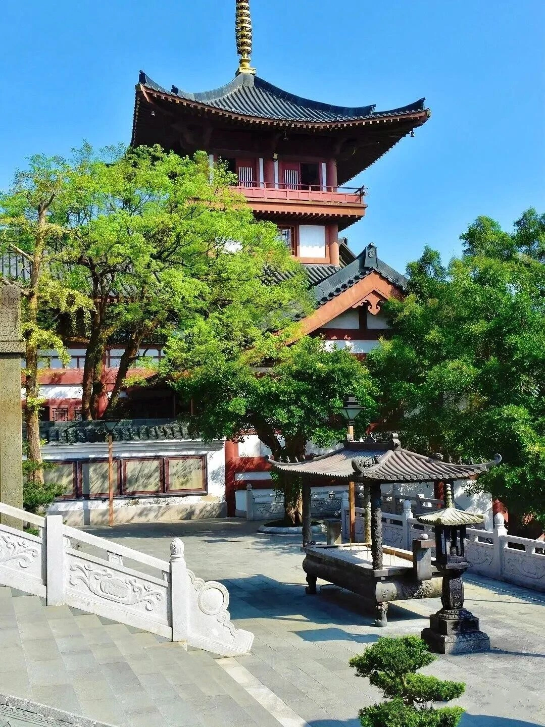 the super spiritual Dahua Xing Temple