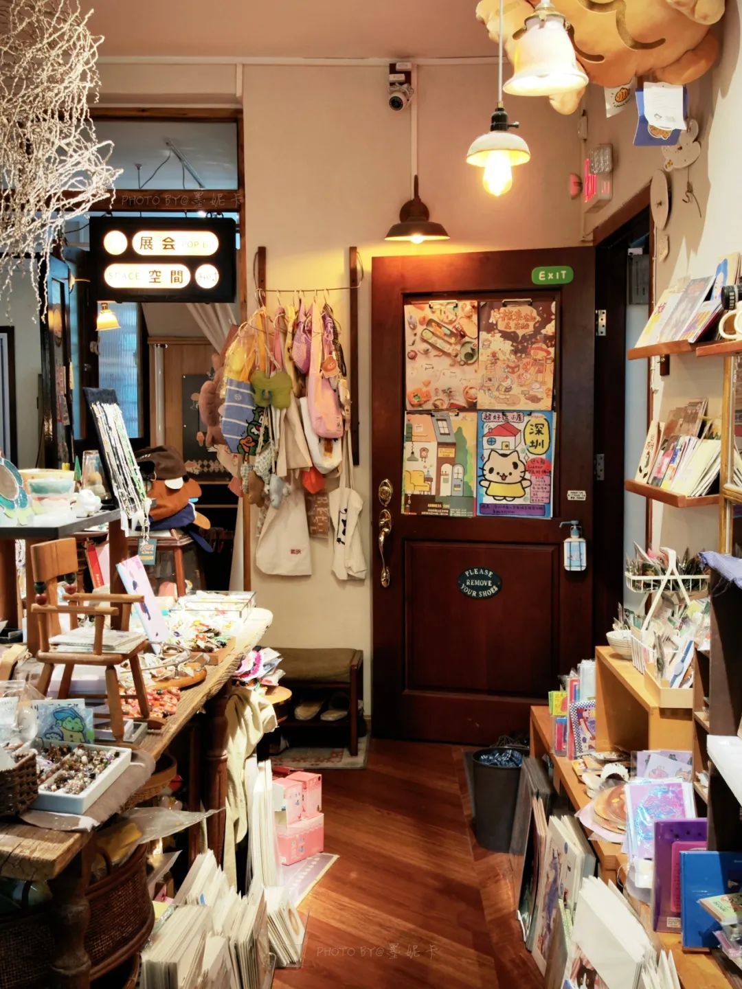 A healing craft store tucked away in the neighborhood with a childlike sense of fun