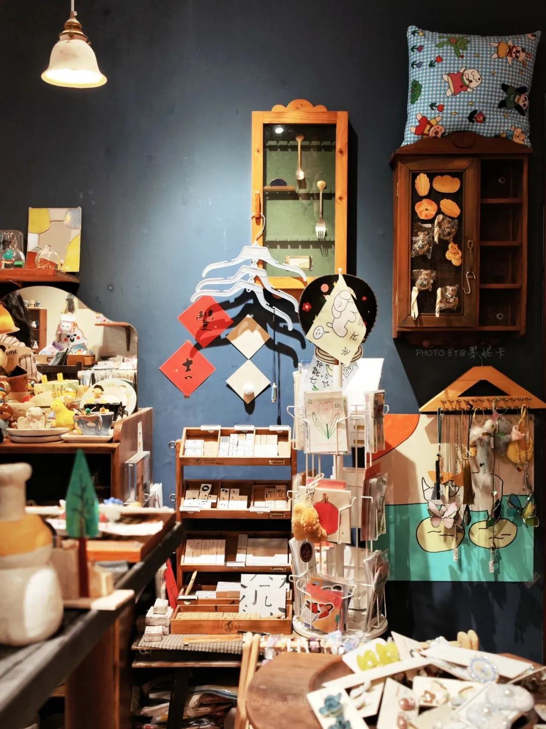 A healing craft store tucked away in the neighborhood