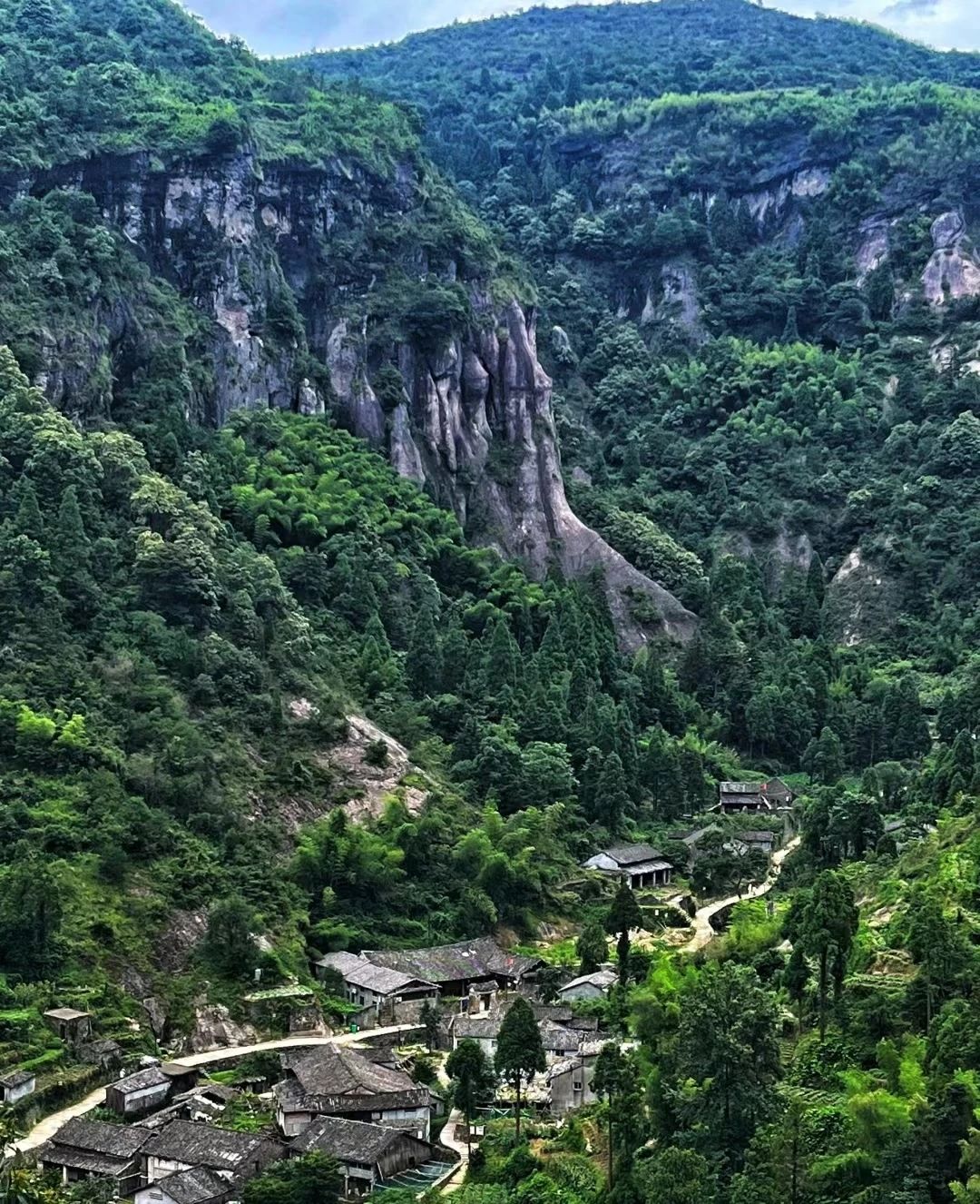 Hidden stone village in the valley - Huangtan Cave