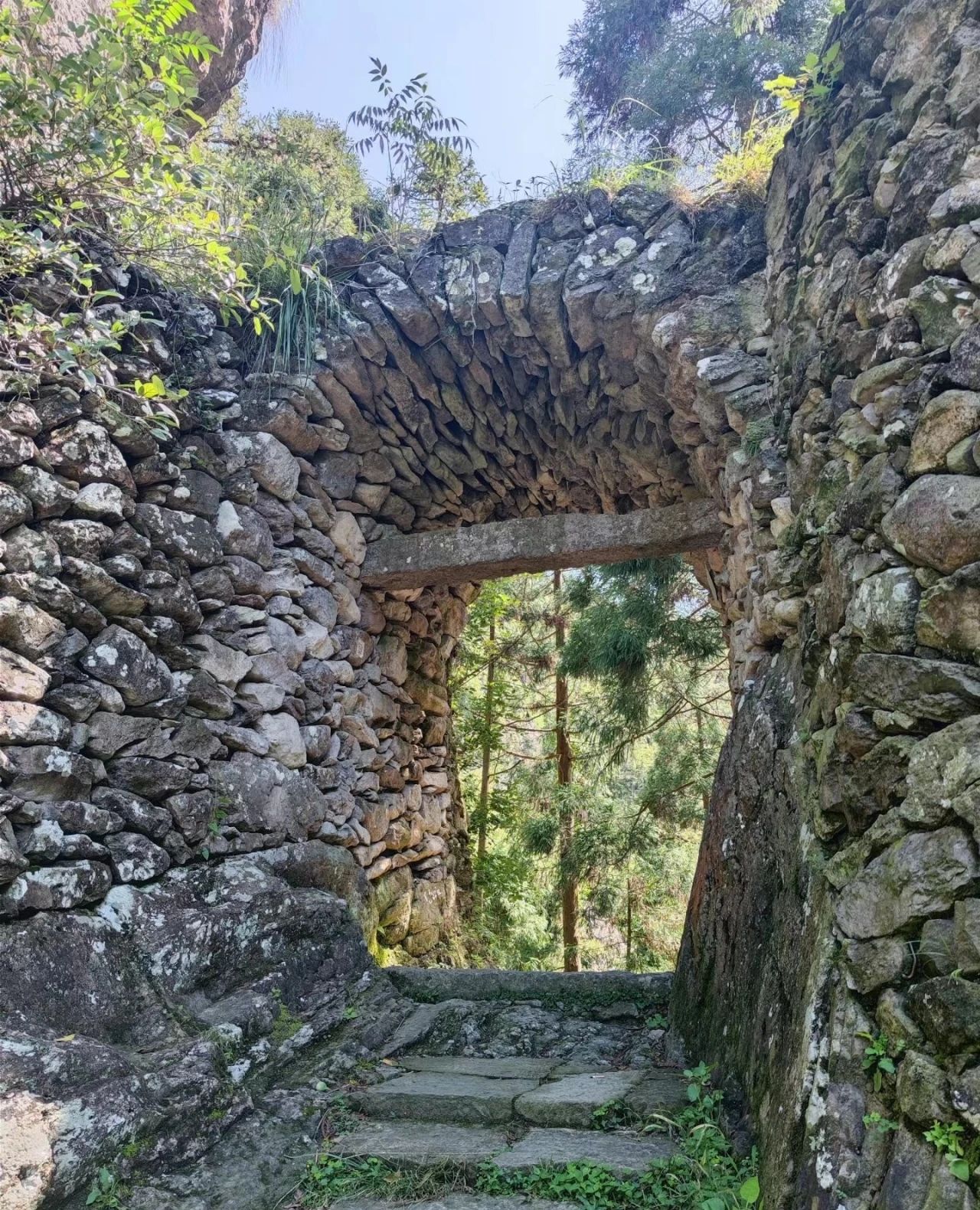 Hidden stone village in the valley - Huangtan Cave