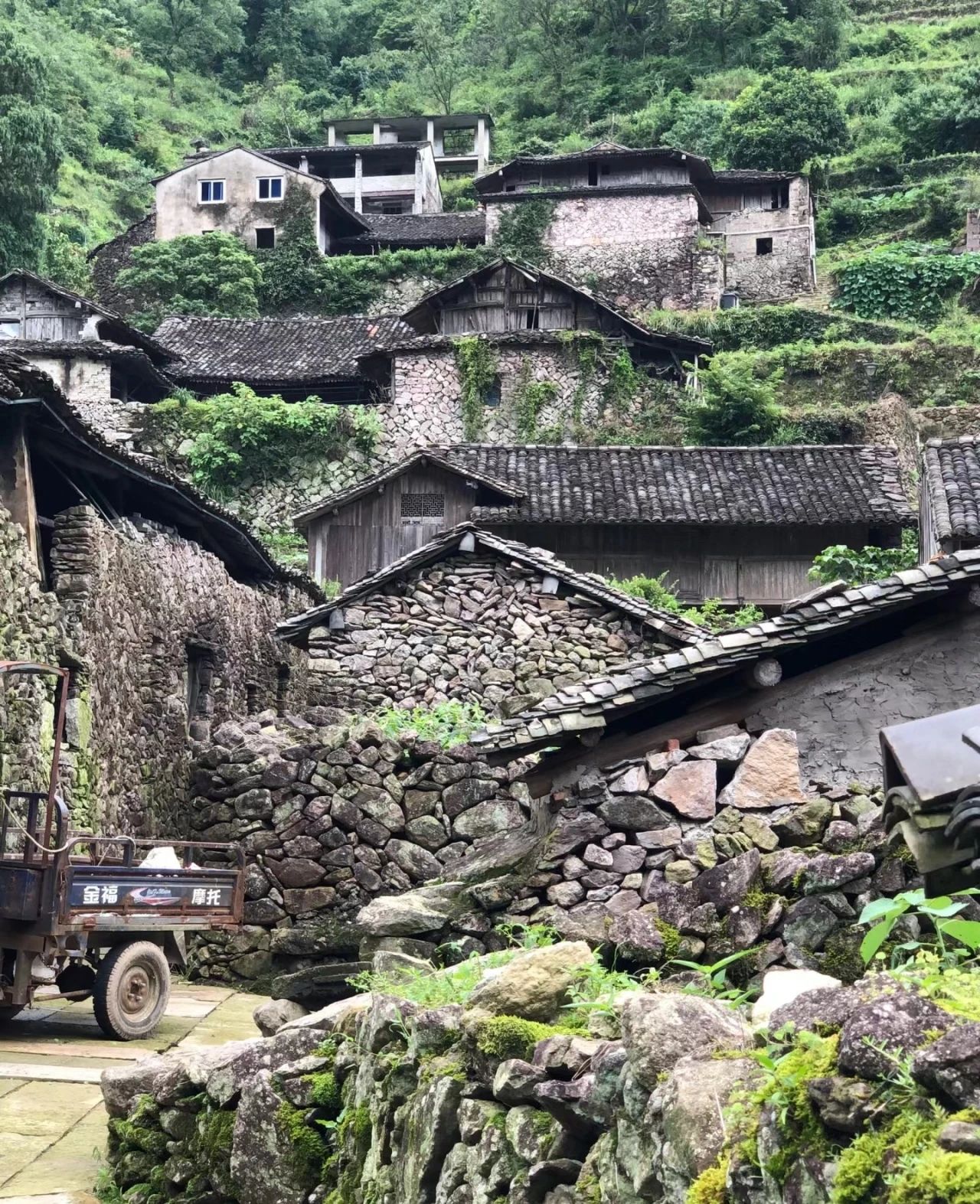 Hidden stone village in the valley - Huangtan Cave