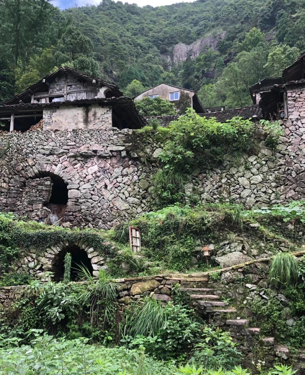 Hidden stone village in the valley - Huangtan Cave