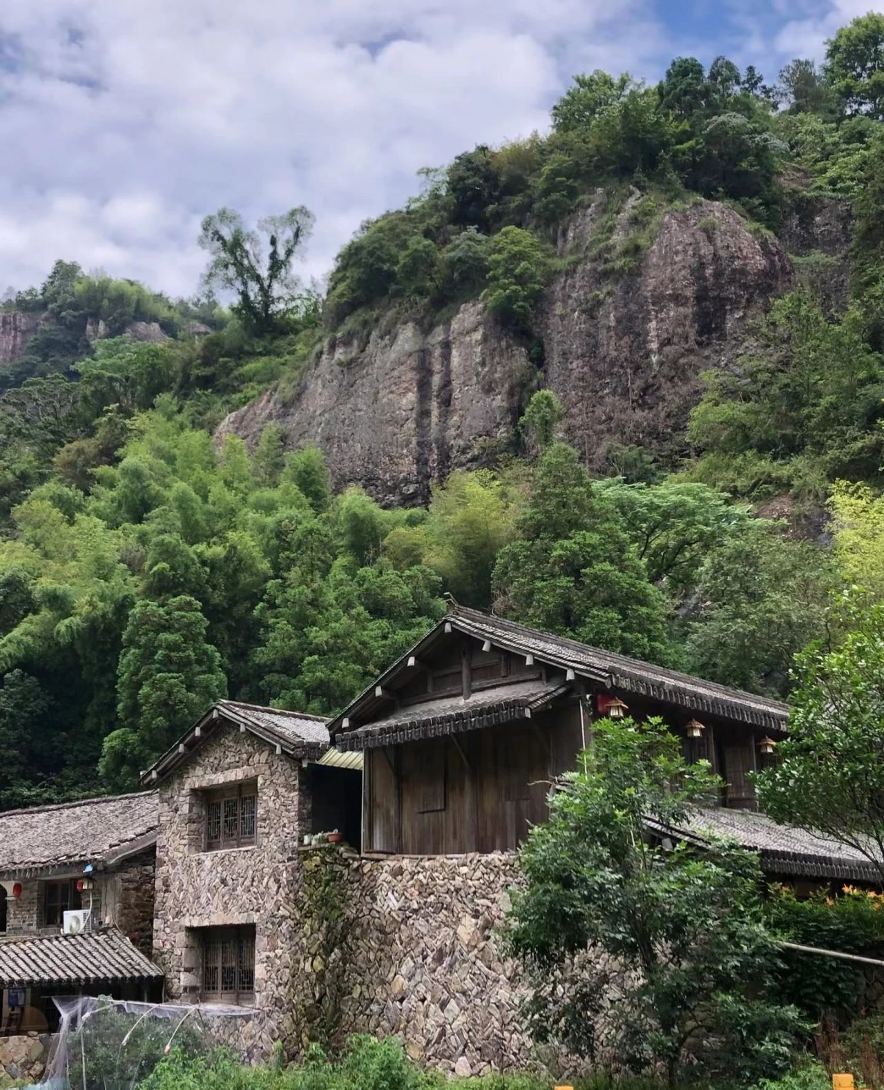 Hidden stone village in the valley - Huangtan Cave