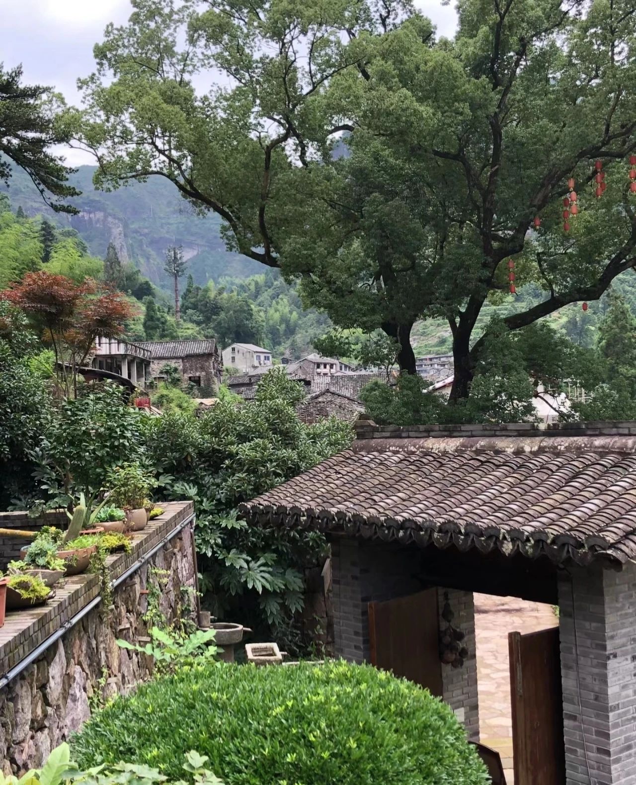 Hidden stone village in the valley - Huangtan Cave