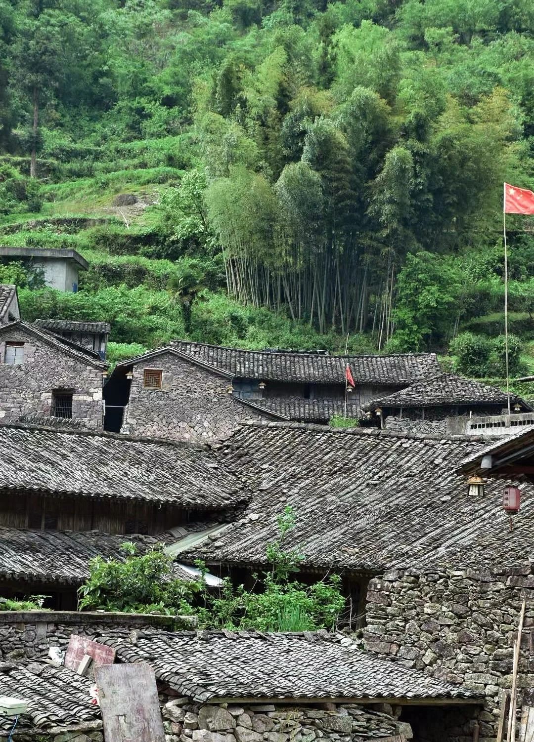 Hidden stone village in the valley - Huangtan Cave