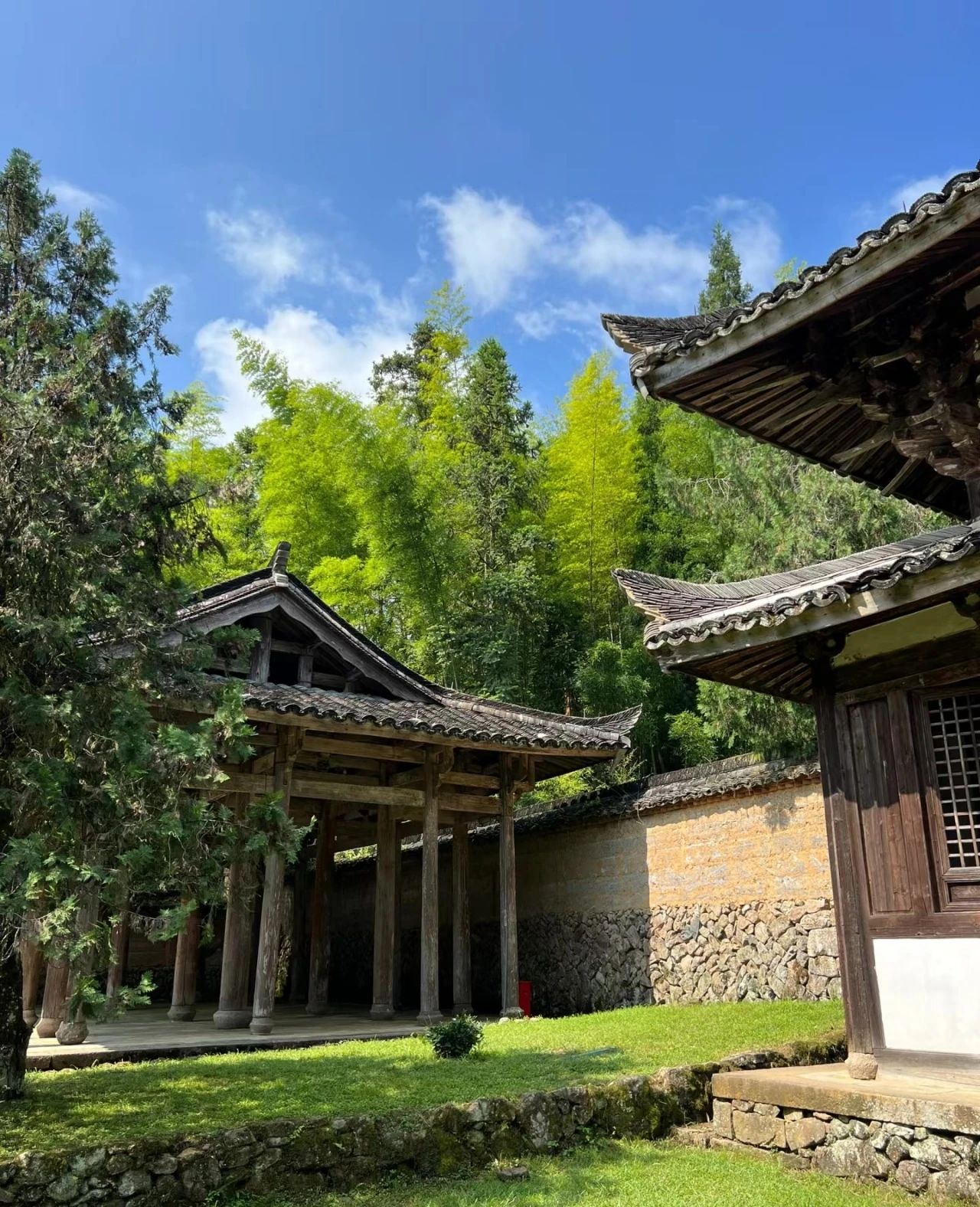 Shisi Temple, a thousand-year-old temple with a profound and simple atmosphere