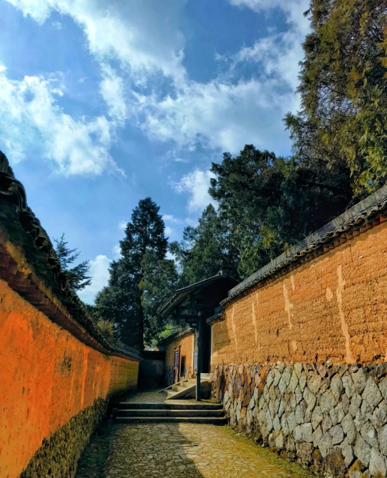 Shisi Temple, a thousand-year-old temple with a profound and simple atmosphere