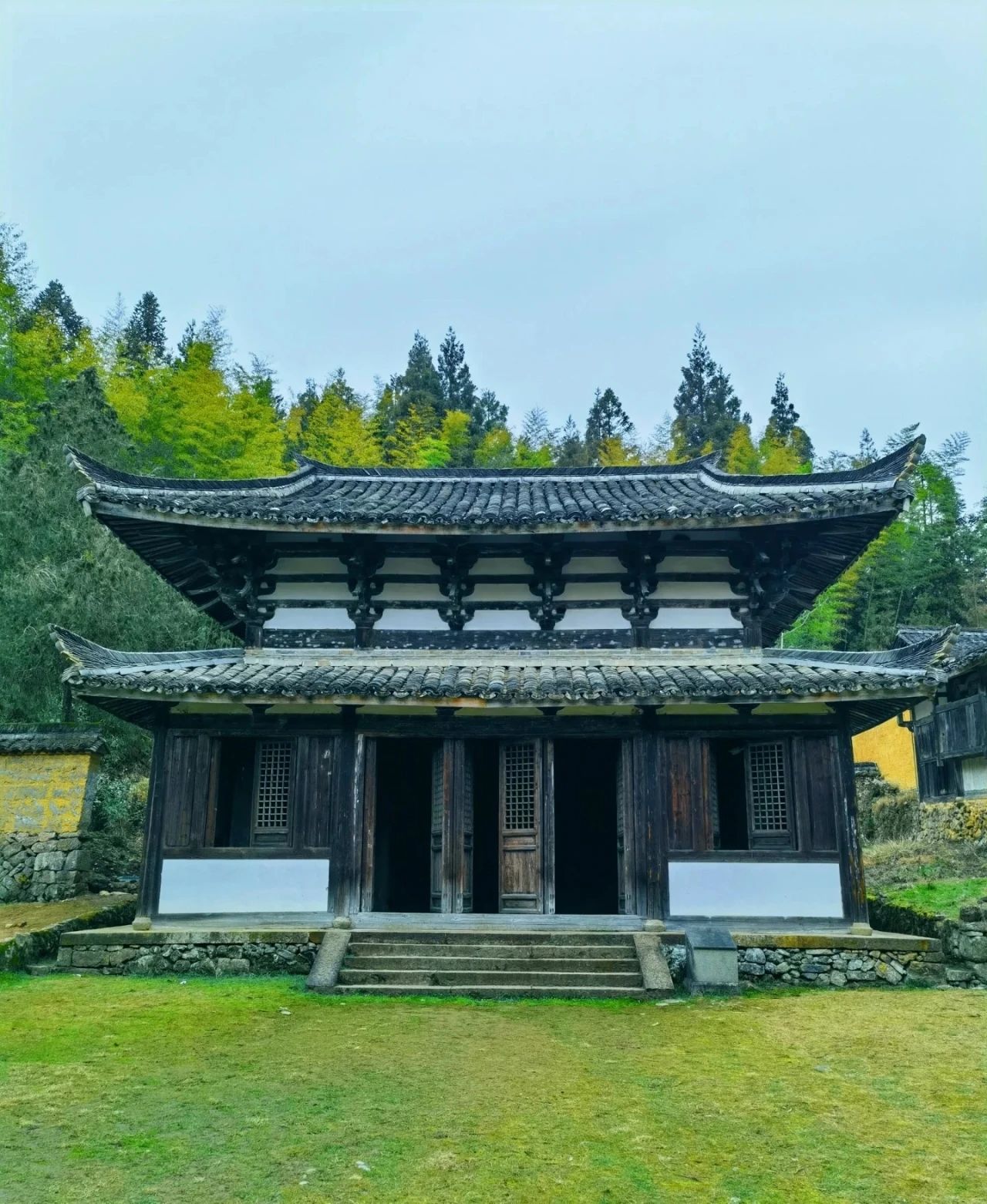 Shisi Temple, a thousand-year-old temple with a profound and simple atmosphere