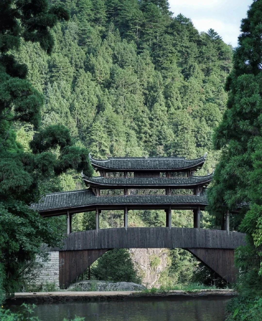 Shisi Temple, a thousand-year-old temple with a profound and simple atmosphere