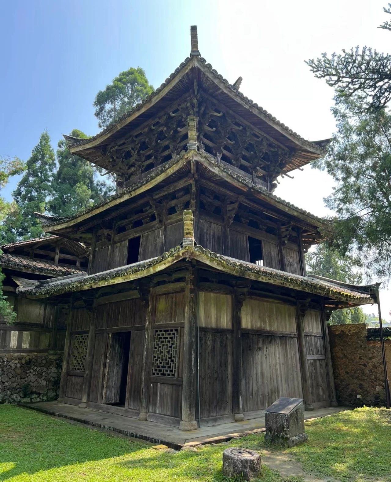 Shisi Temple, a thousand-year-old temple with a profound and simple atmosphere