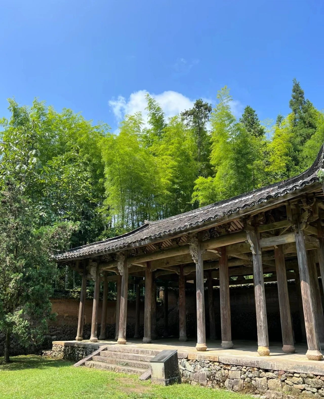 Shisi Temple, a thousand-year-old temple with a profound and simple atmosphere