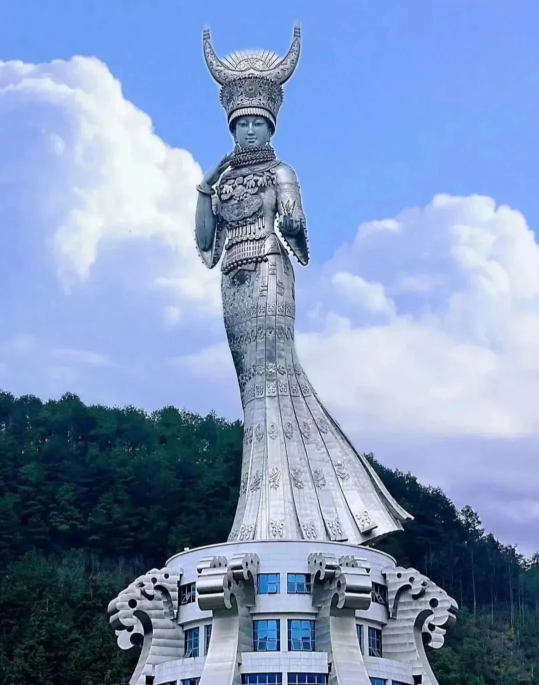 At a cost of $86 million, the world's tallest Hmong goddess: the Yang Asha statue!